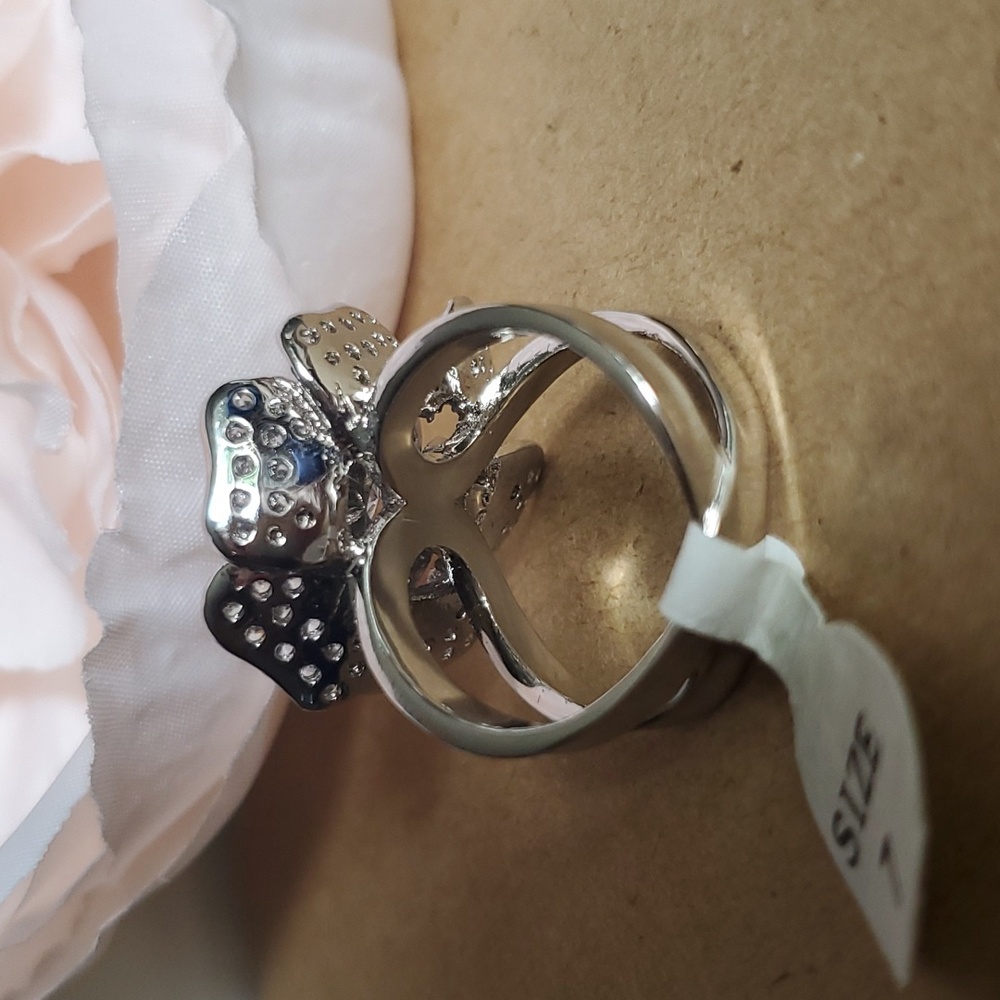 Flower Pave Crystal's Siver Plated Ring - size 7 - Picture 5 of 6